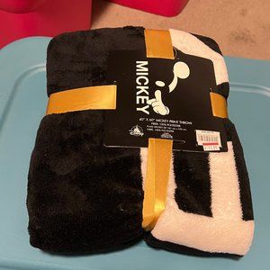Disney Parks Mickey Mouse Print Throw Blanket 40" x 60" Brand New